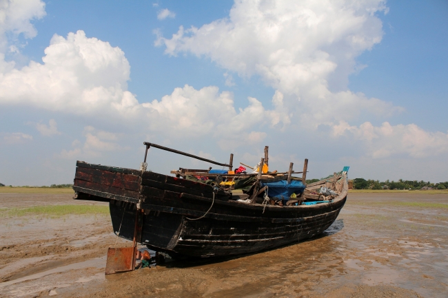 Myanmar polisi Arakanlı Müslümanların kampına baskın yaptı